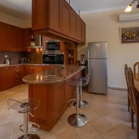 Villa Afrato *